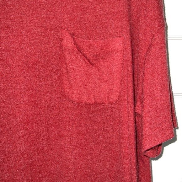 medium red T-shirt - Picture 2 of 4